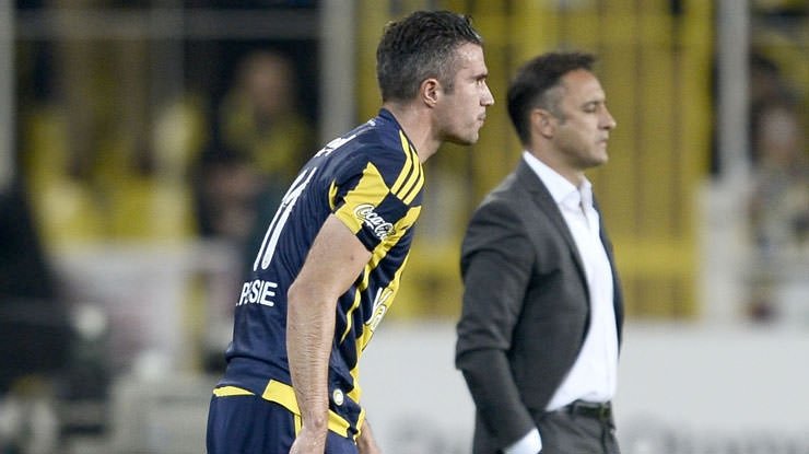 Van Persie ve Pereira krizi devam ediyor