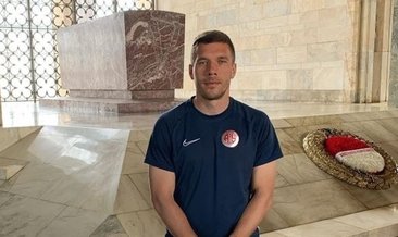 Lukas Podolski Anıtkabir'i ziyaret etti