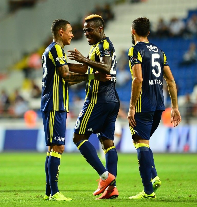 Fenerbahçe’den Van der Wiel’e şok yanıt!