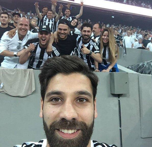 Ünlüler Beşiktaş’ın şampiyonluğunu böyle kutladı.