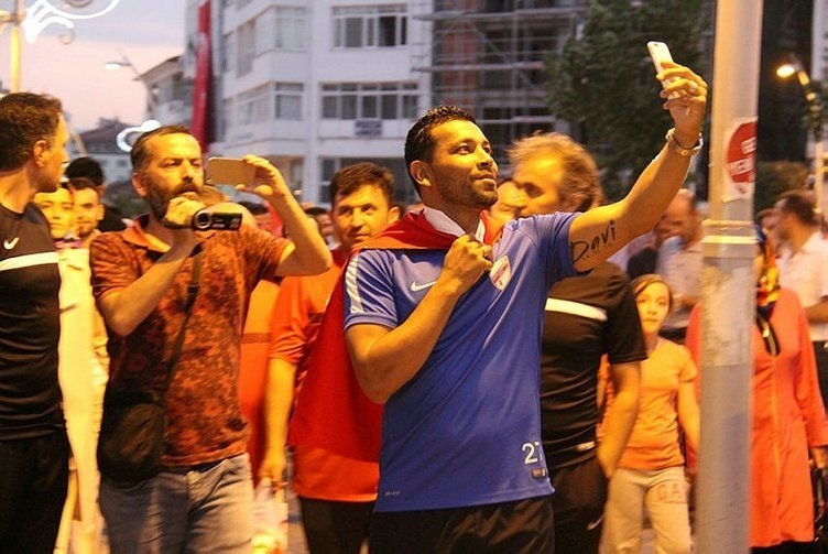 Andre Santos ağlayarak veda etti