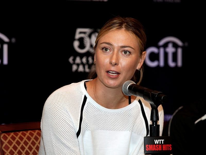 Ve Sharapova korta çıktı