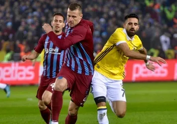 Potuk: Topu her aldığımda tekme yedim