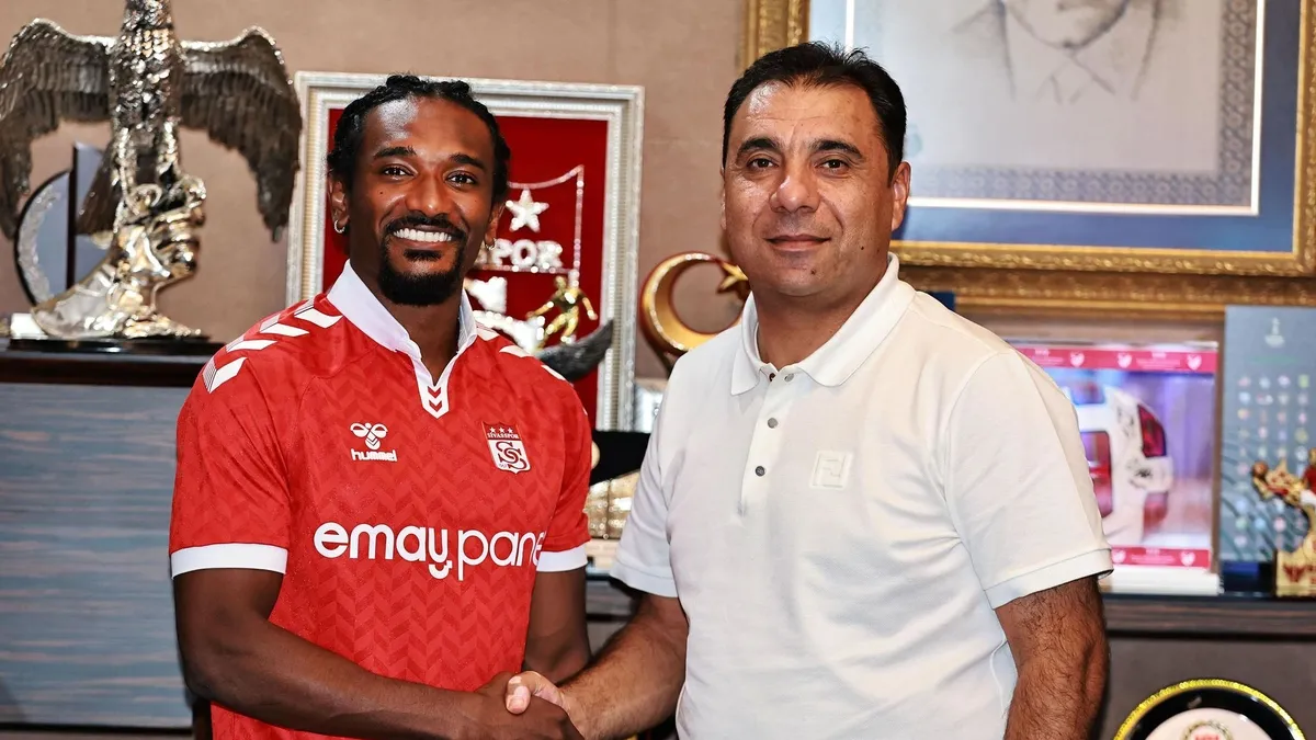 Sivasspor'a Kongolu orta saha: Samuel Moutoussamy