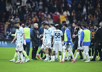A. Demirspor, G.Saray maçında sahadan çekildi!