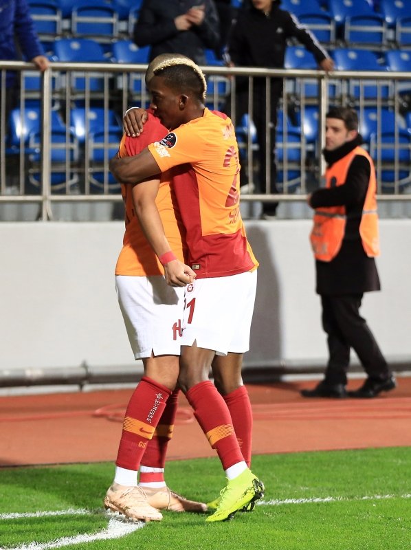 Galatasaray Feghouli ile gaza bastı!