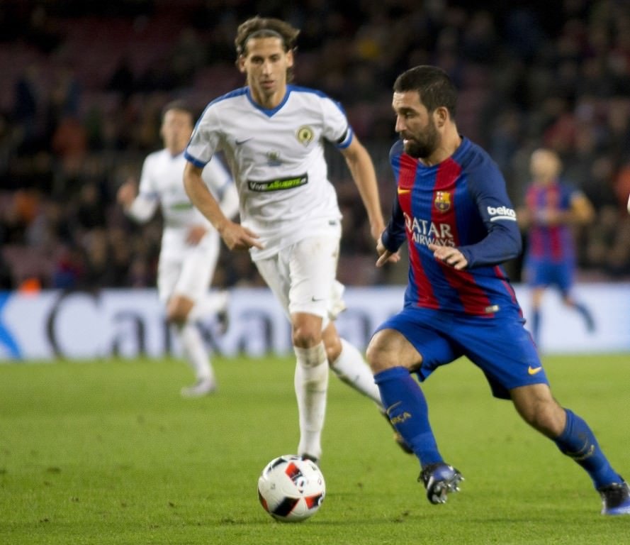 Barcelona, Arda Turan’ı satmaya sıcak bakıyor!
