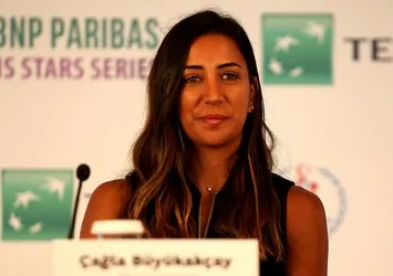 Çağla Büyükakçay'a özel davetiye