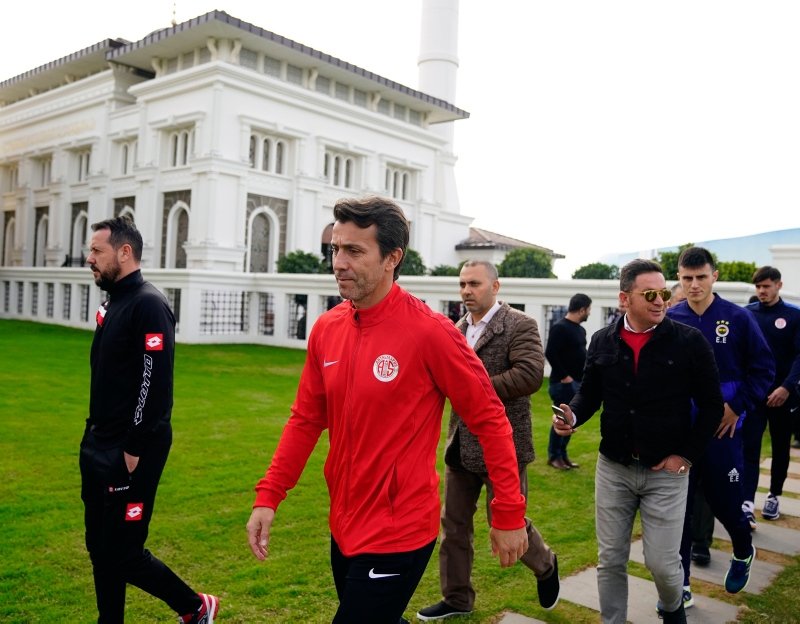 Futbol camiası cuma namazında buluştu