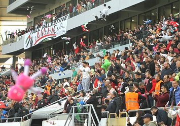 G.Birliği taraftarları Gazzeli çocukları unutmadı