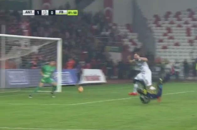 Sow’un röveşata golü iptal edildi