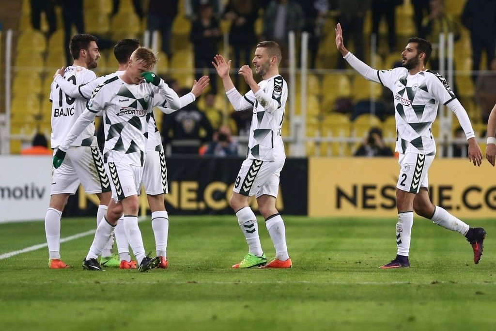 Fenerbahçe-Atiker Konyaspor karşılaşmasından kareler