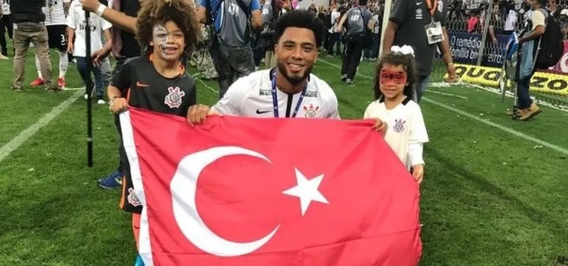 Colin Kazım, Türkiye bayrağıyla poz verdi