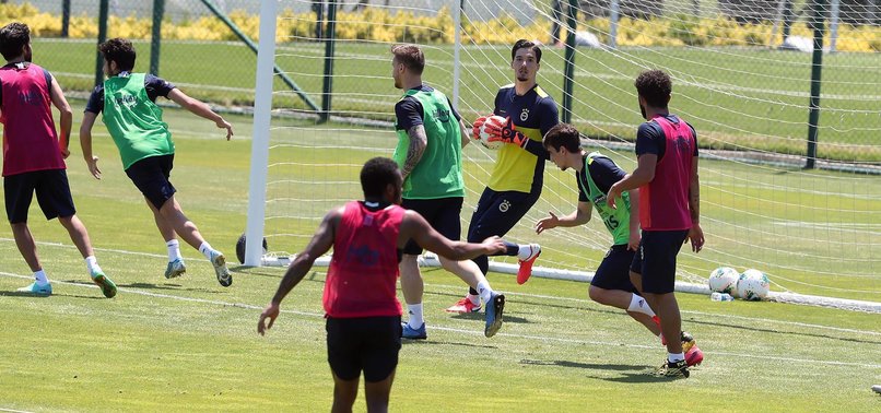 Fenerbahçe hazırlıklarını sürdürüyor! İşte antrenmandan kareler