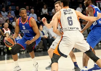 Anadolu Efes, Valencia'yı farklı geçti