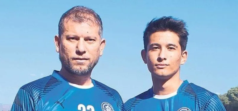 İzmir'de baba-oğul aynı formayı terletiyor!