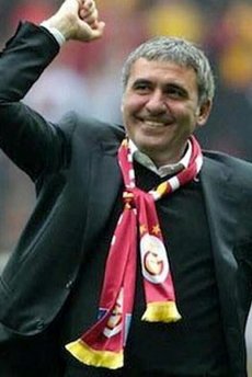 Galatasaray'dan Hagi'ye şampiyonluk kutlaması