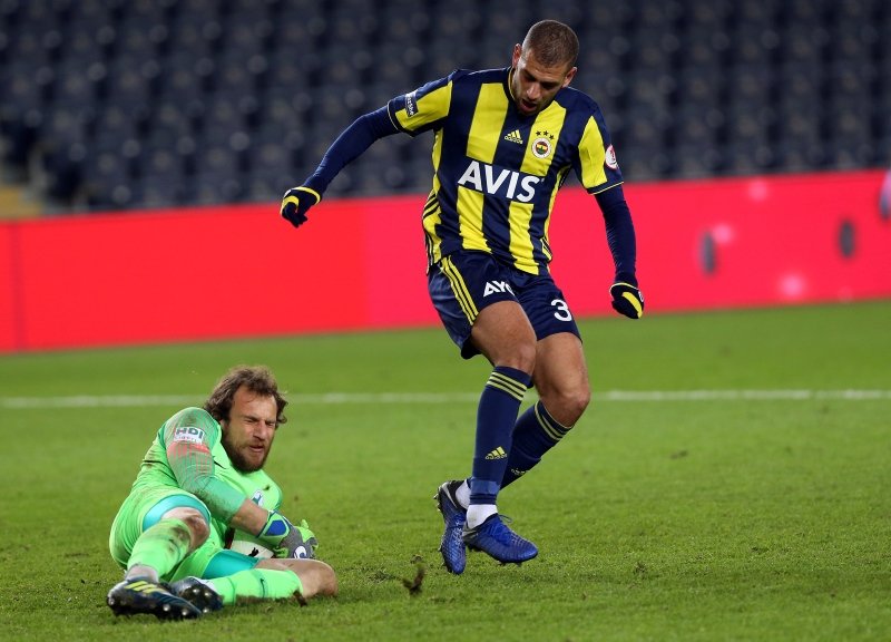 Fenerbahçe’de flaş Slimani kararı!