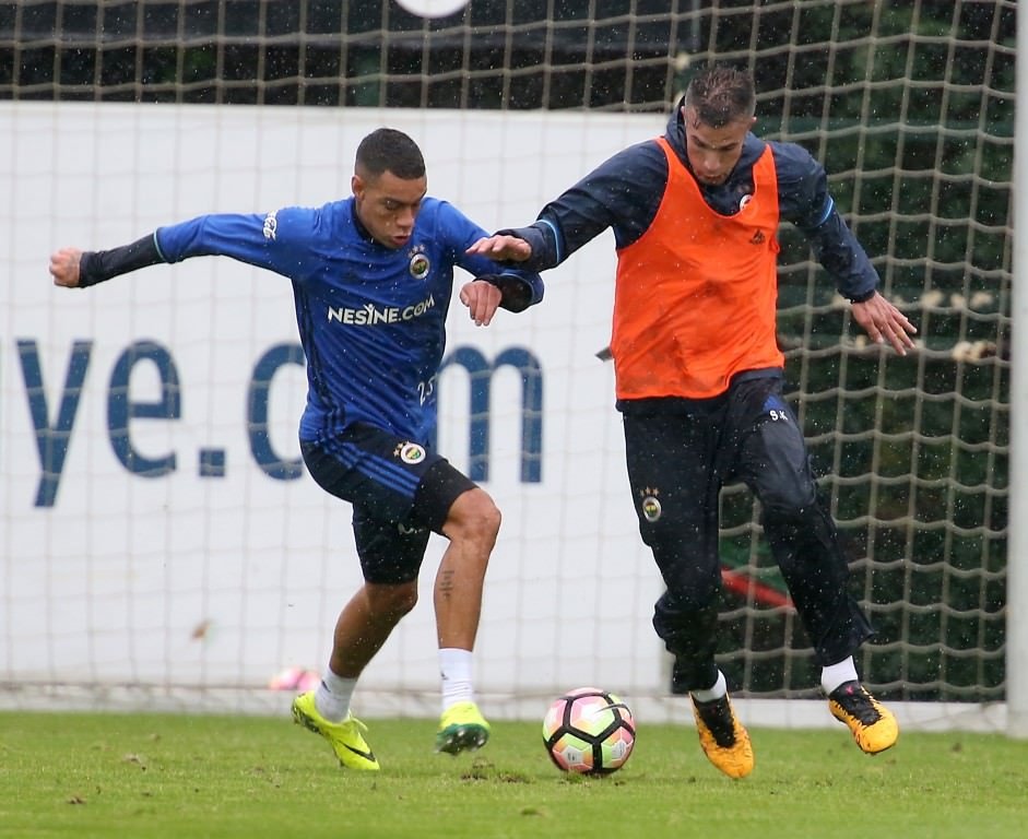 Robin van Persie transferi ciddileşiyor