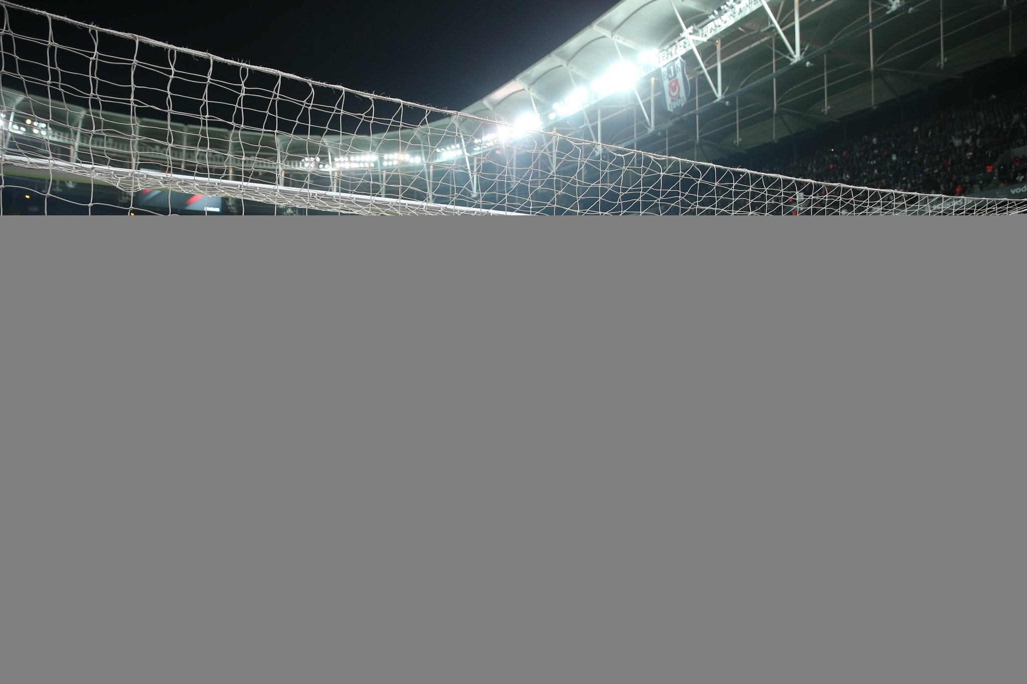 Volkan Demirel, maç öncesi Beşiktaşlı taraftarlarla tartıştı