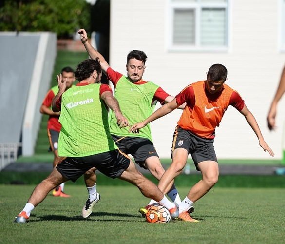 Sabri Sarıoğlu, Jan Olde Riekerink’in elini öptü!