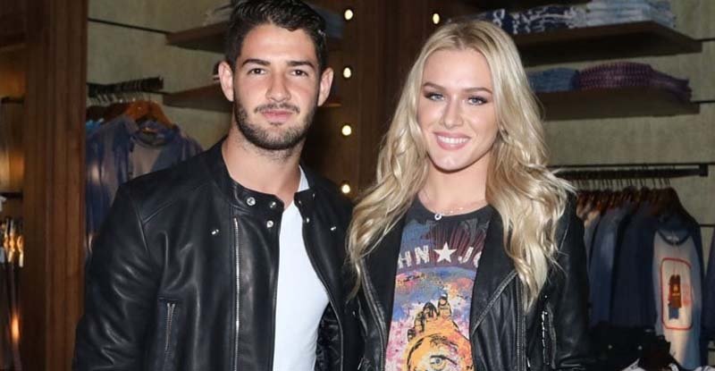 İşte ünlü futbolcuların eşleri veya sevgilileri