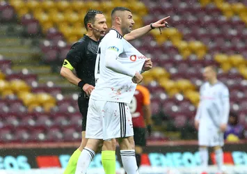 Burak Yılmaz'dan Beşiktaş'a kötü haber