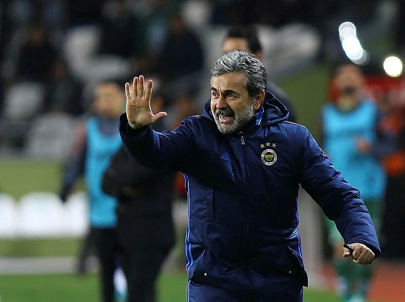 Fenerbahçe’de ilk operasyon defansa