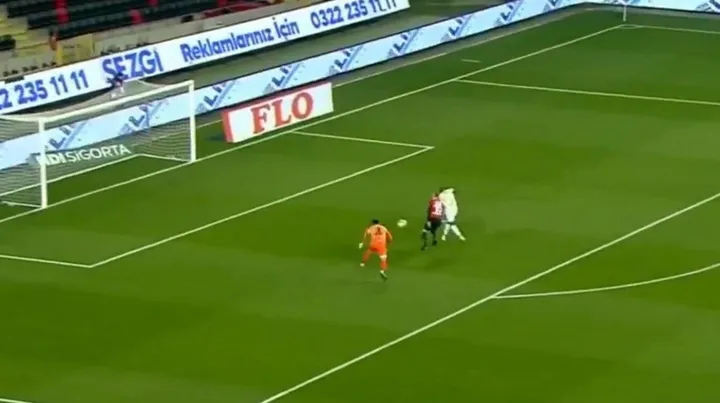 Gaziantep FK savunmasından büyük hata! İşte Fenerbahçe'yi öne geçiren gol - 3