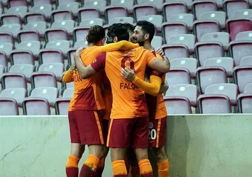 Akbaba G.Saray'ı ipten aldı! Cimbom zirve takibini sürdürdü