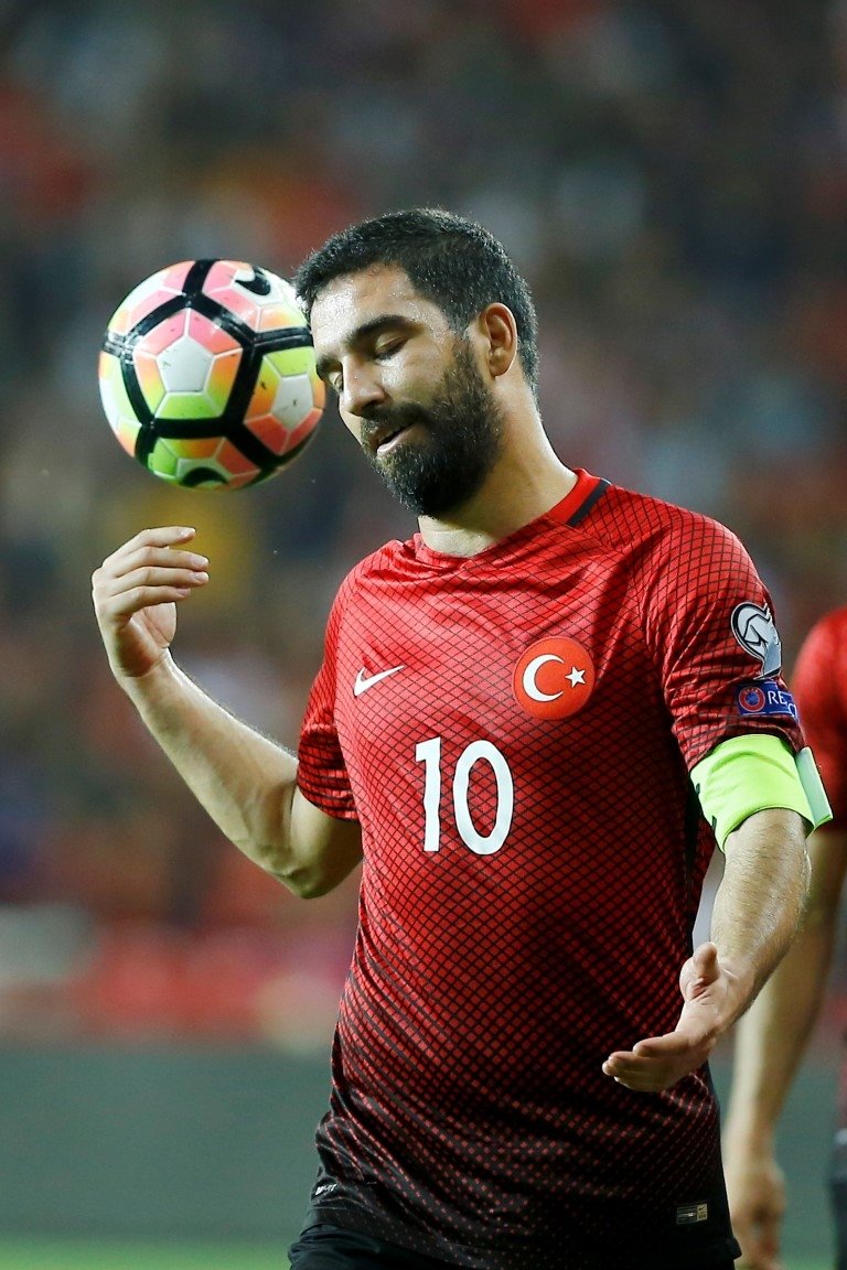 Arda Turan, uçakta gazeteciyle kavga etti