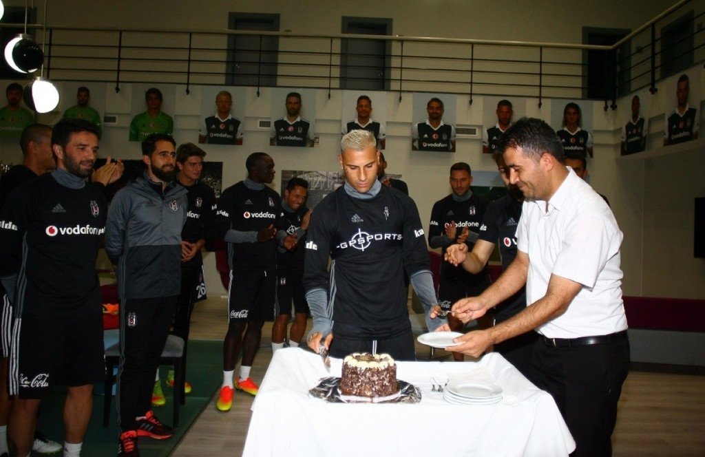 Quaresma doğum gününü takım arkadaşlarıyla kutladı