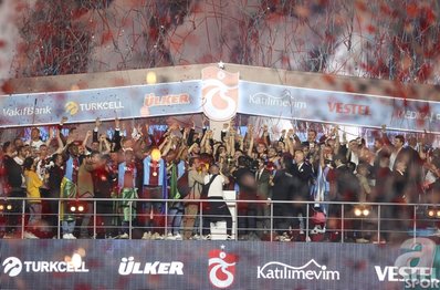 Şampiyon Trabzonspor kupasına kavuştu! İşte o görüntüler