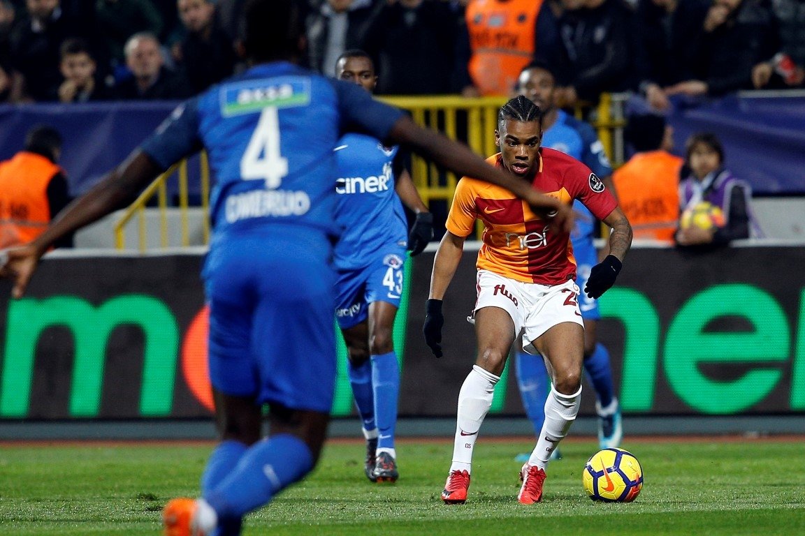 Galatasaray liderliği Kasımpaşa’da bıraktı