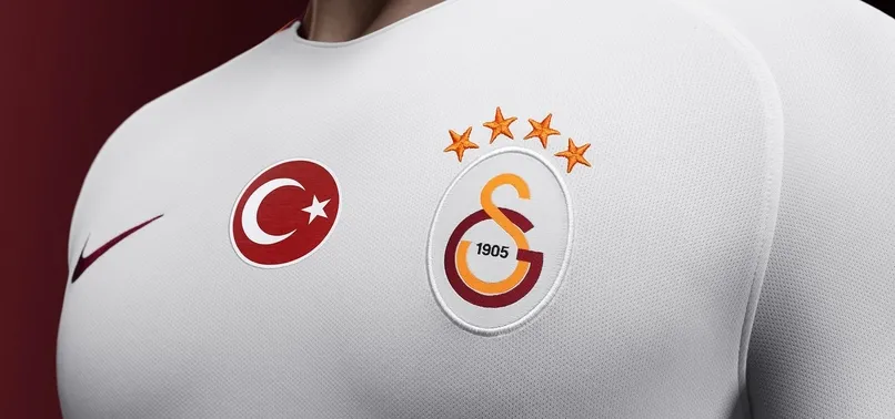 Galatasaray, Niasse ve Eduardo Vargas'ı alıyor