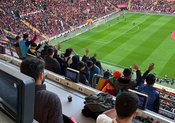 Çocuklar 23 Nisan'da tribünde