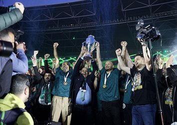 Kocaelispor şampiyonluk kupasını kaldırdı!