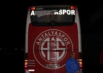 Antalyaspor otobüsüne taşlı saldırı
