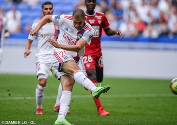 Lyon 1 puanı Slimani ile kurtardı