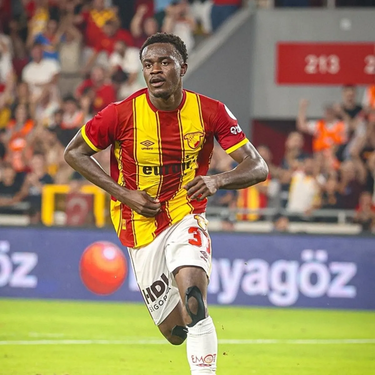 Göztepe'den Anthony Dennis Al Jazira Club'a Transfer Oldu