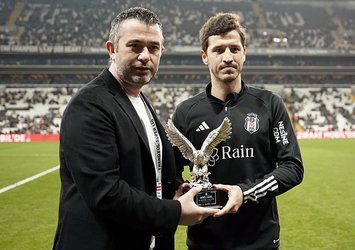Beşiktaş'tan Salih Uçan’a plaket!