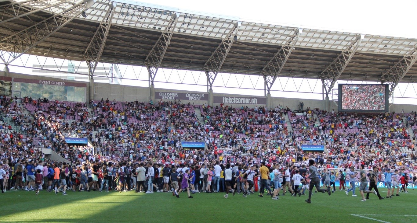 Figo, Ronaldinho’yu yendi