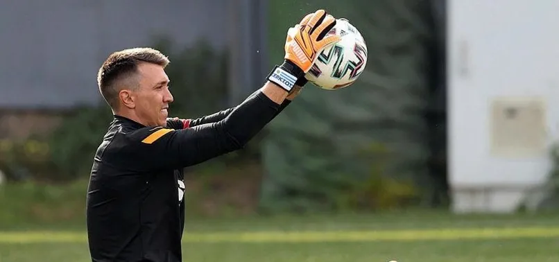 Galatasaray'da Muslera 7 ay sonra kalede
