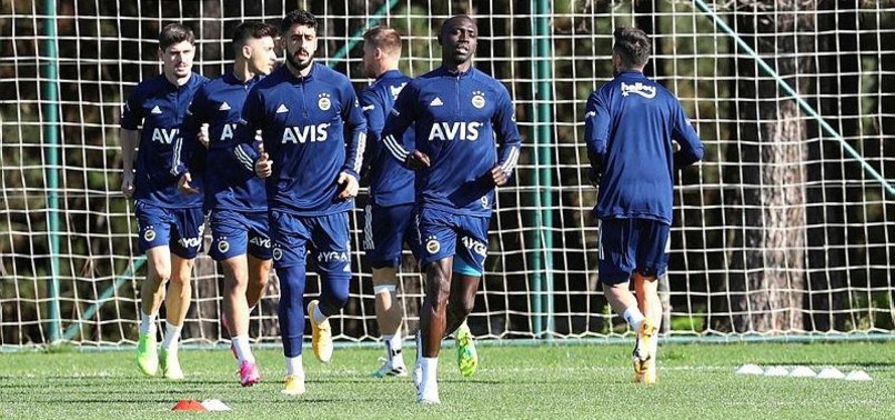 Fenerbahçe'de Gençlerbirliği maçı mesaisi sürüyor! Samatta ve Sosa...
