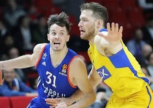 Anadolu Efes'ten kritik galibiyet
