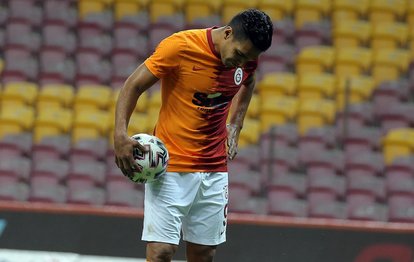 Son dakika spor haberi: Galatasaray’da Radamel Falcao sakatlığı sebebiyle PSV Eindhoven maçı hazırlıklarına katılamadı!