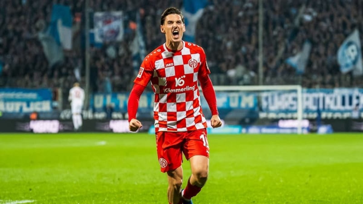 TRANSFER HABERLERİ: Beşiktaş'tan sağ bek harekatı! Teklif yapıldı! TRANSFER HABERLERİ: Beşiktaş'tan sağ bek harekatı! Teklif yapıldı!