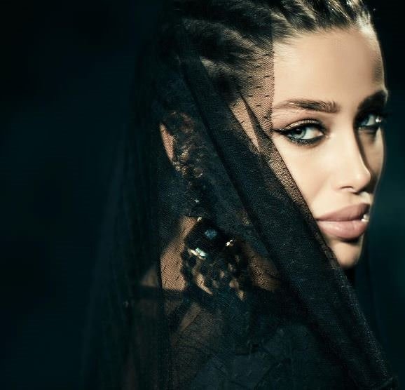 Arda Turan’ın yeni sevgilisi Miranda Shelia