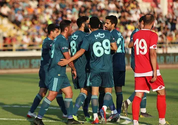 Fenerbahçe galibiyetle başladı