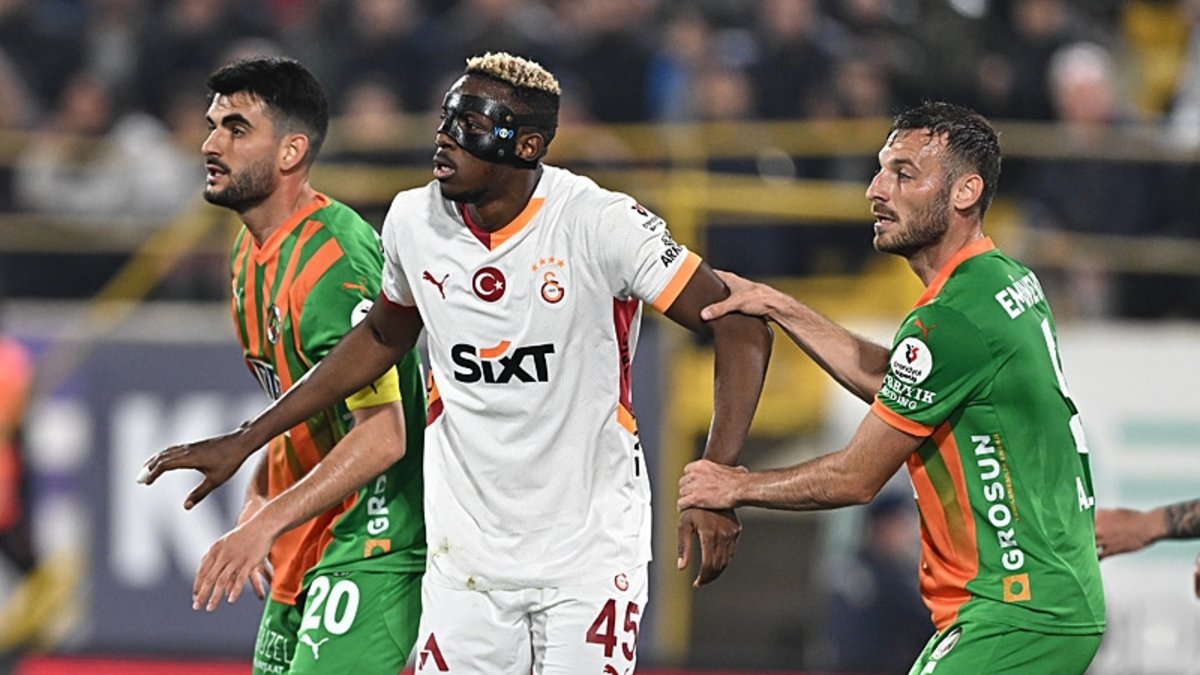 Galatasaray'da penaltı itirazı! VAR'la konuştu 'Devam' dedi Galatasaray'da penaltı itirazı! VAR'la konuştu 'Devam' dedi